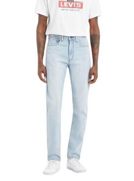 Jeans Levis 515 em denim claro para homem.