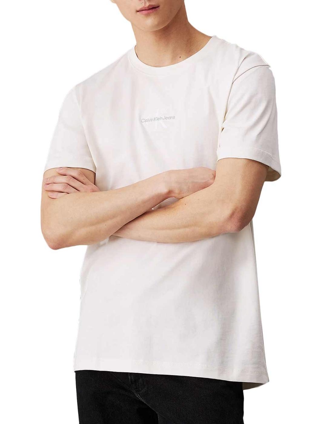 Camiseta Calvin Klein Jeans Monologo branca para mulher.