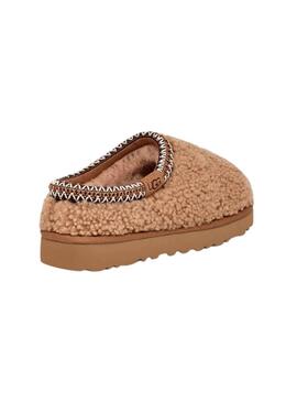 UGG Tasman Maxy Curly camelo para mulher