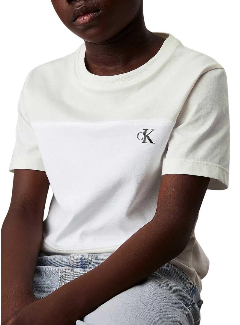 Camisetas Calvin Klein Color Block branco e preto.