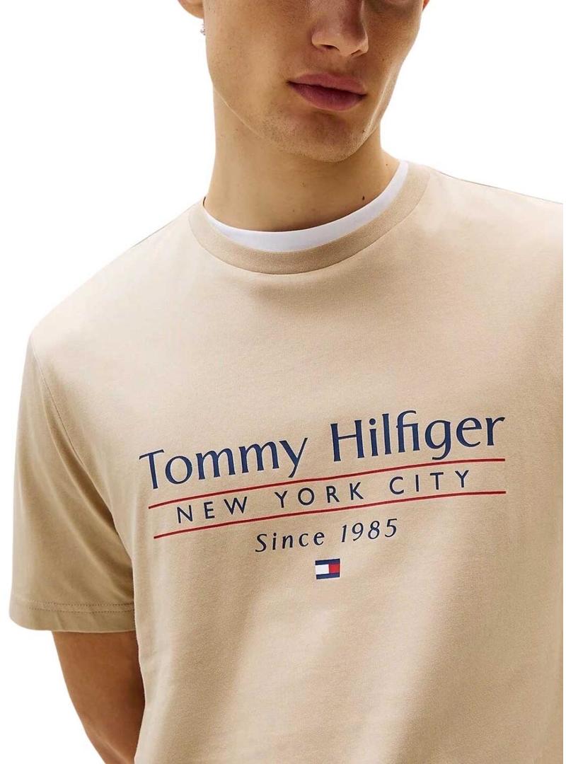 Camiseta Tommy Hilfiger Stack bege para homem.