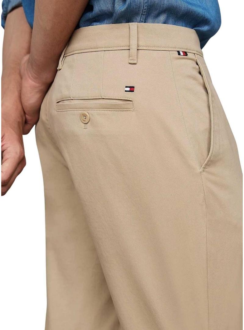 Calça Tommy Hilfiger Denton bege para homem.