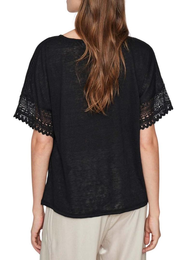 Camiseta Vila Vinulan preta para mulher.