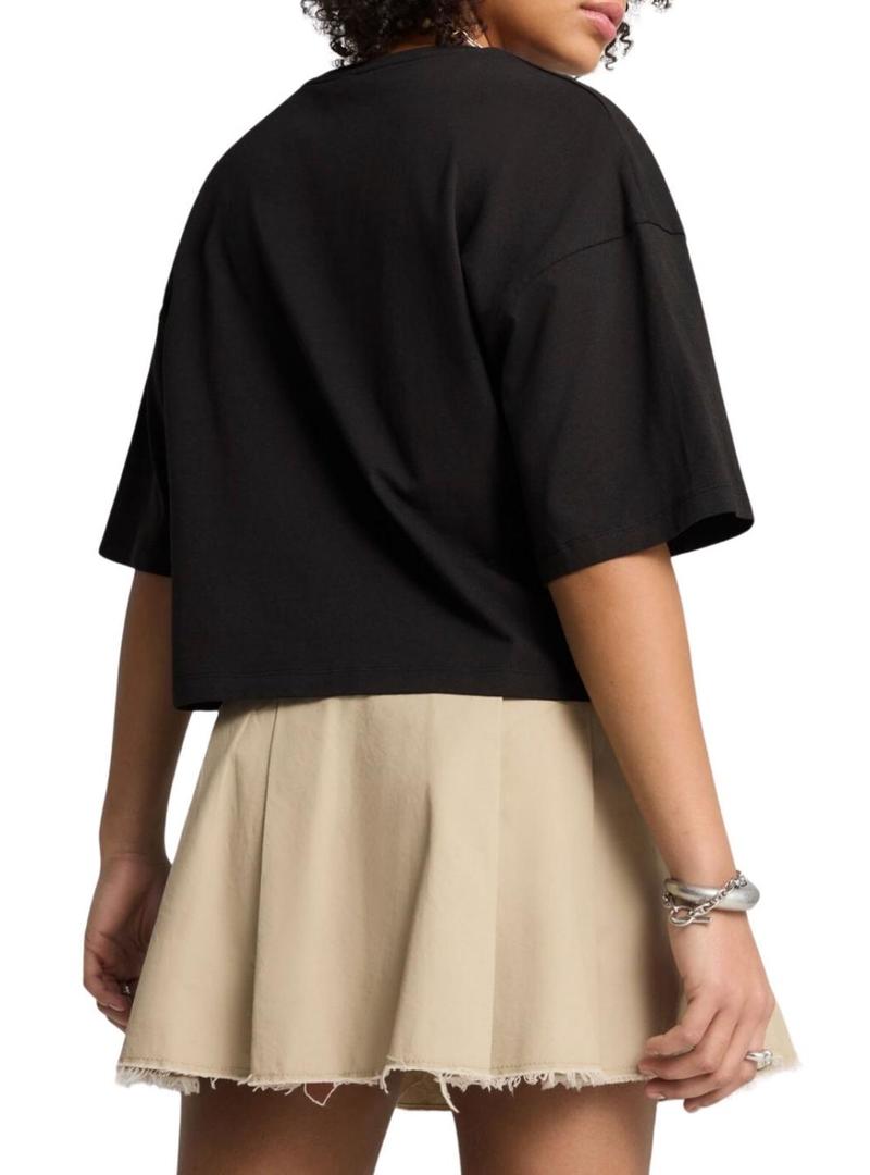 Camiseta Puma Leo Luxe preta para mulher.