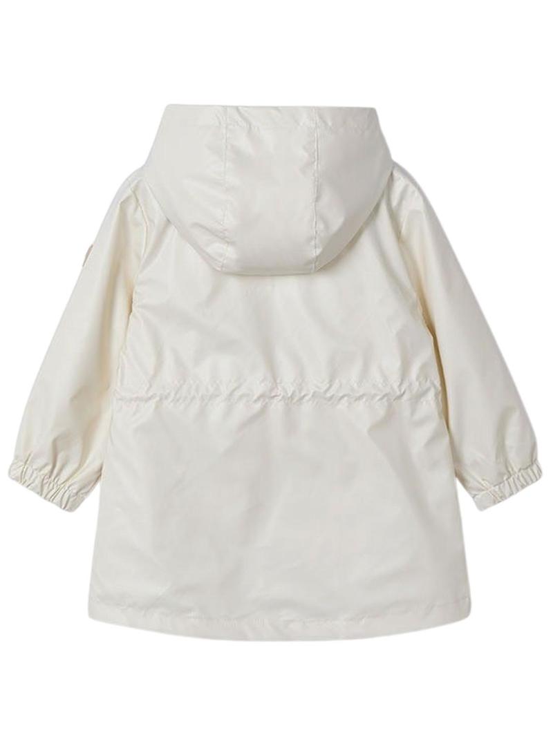 Corta-vento Mayoral com capuz bege para menina.