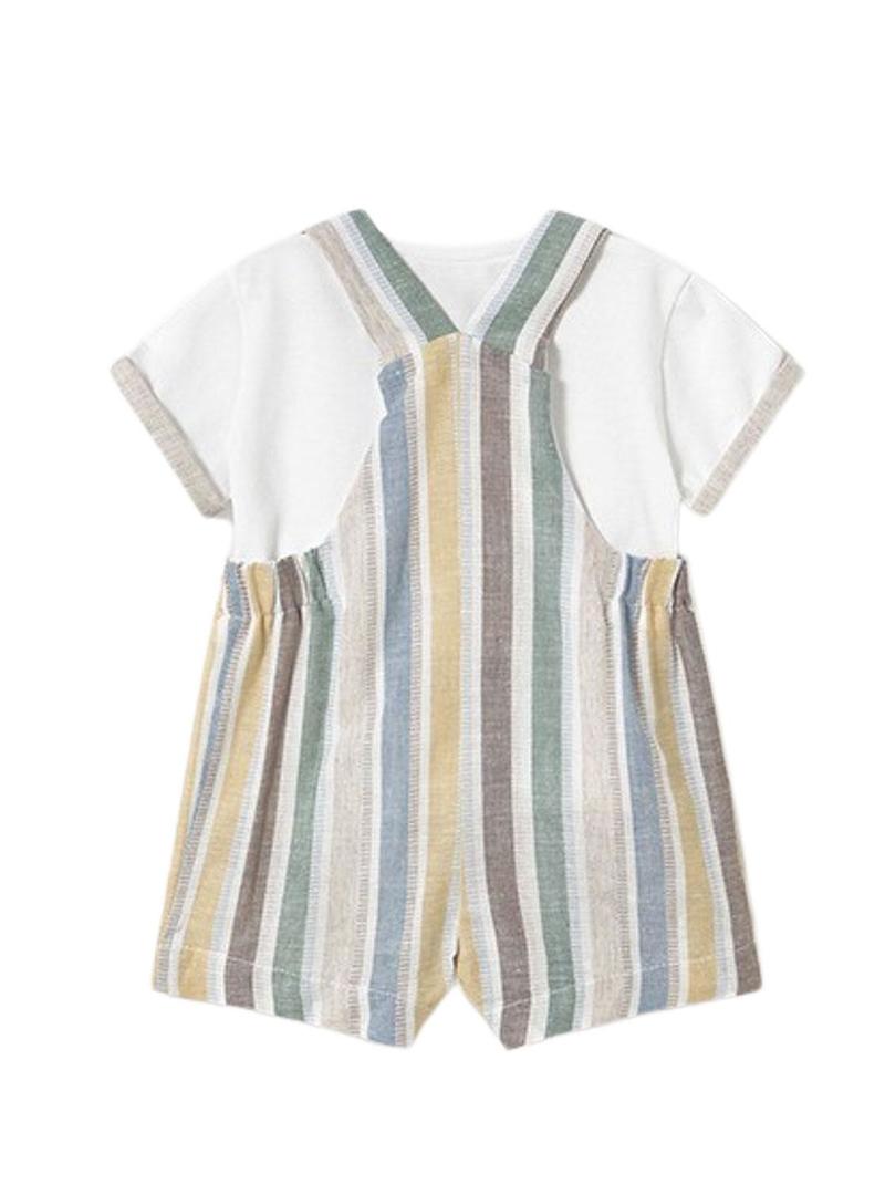 Conjunto Mayoral macacão e camiseta de linho para bebê.