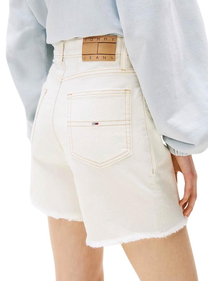Bermudas Tommy Jeans Mom branco para mulher