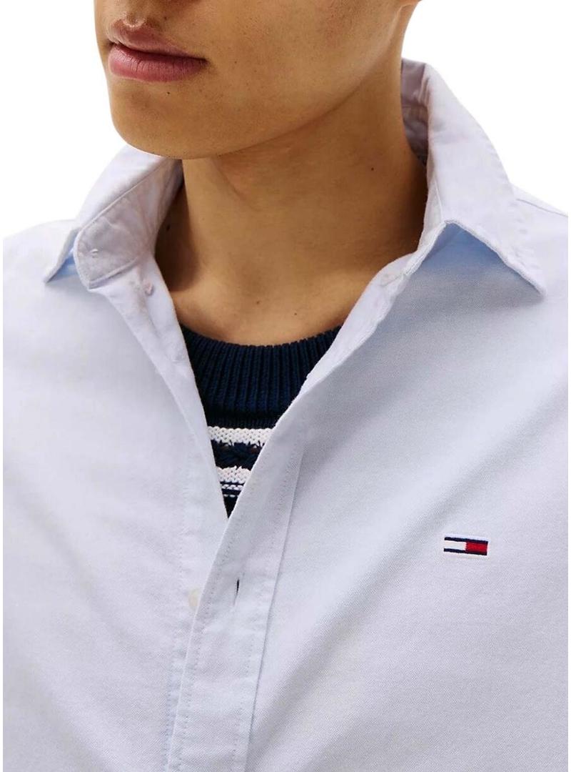 Camisa Tommy Jeans Oxford azul para homem.
