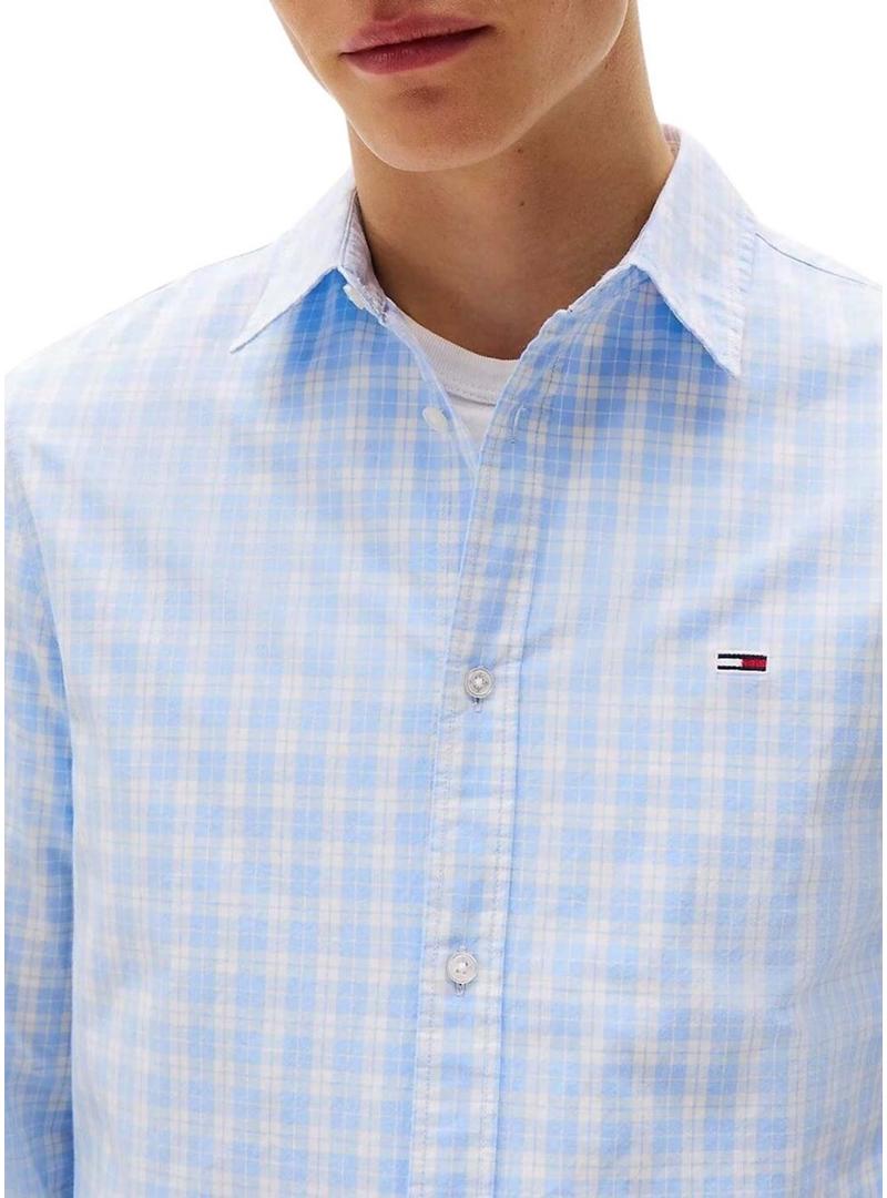 Camisa Tommy Jeans Poplin azul claro para homem.