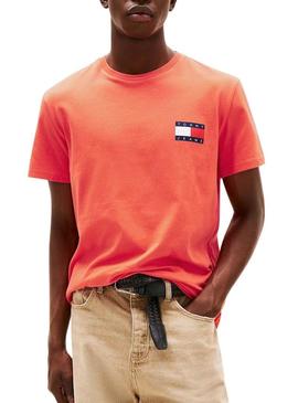 Camisa Tommy Jeans Essential Flag laranja para homem.