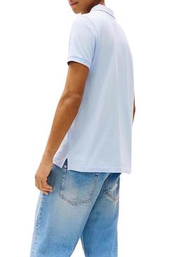 Polo Tommy Jeans Slim azul claro para homem.