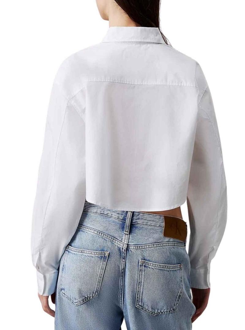 Camisa Calvin Klein Jeans Cropped branca para mulher.