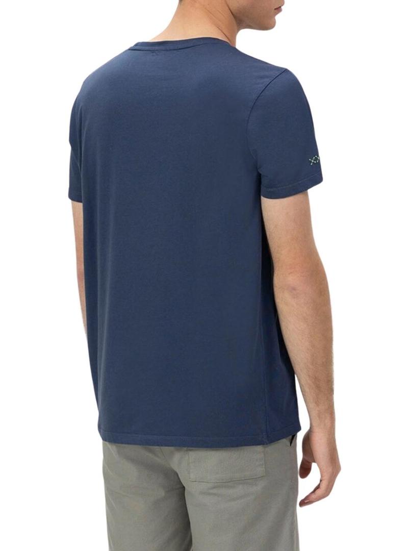 Camiseta El Pulpo básica bordada em marinho contrastante para homem.