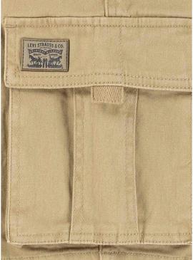 Bermudas de carga tradicionales em tons de bege para crianças da marca Levis.