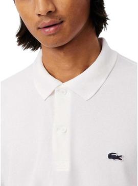 Camisa polo Lacoste branca com detalhes nas bordas para homem.