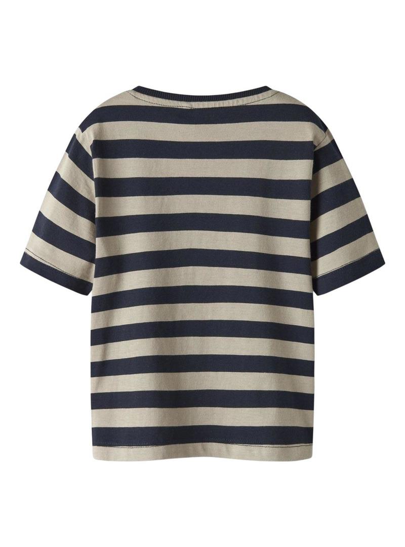 Camiseta Name It Fridy listras azul marinho para menino.