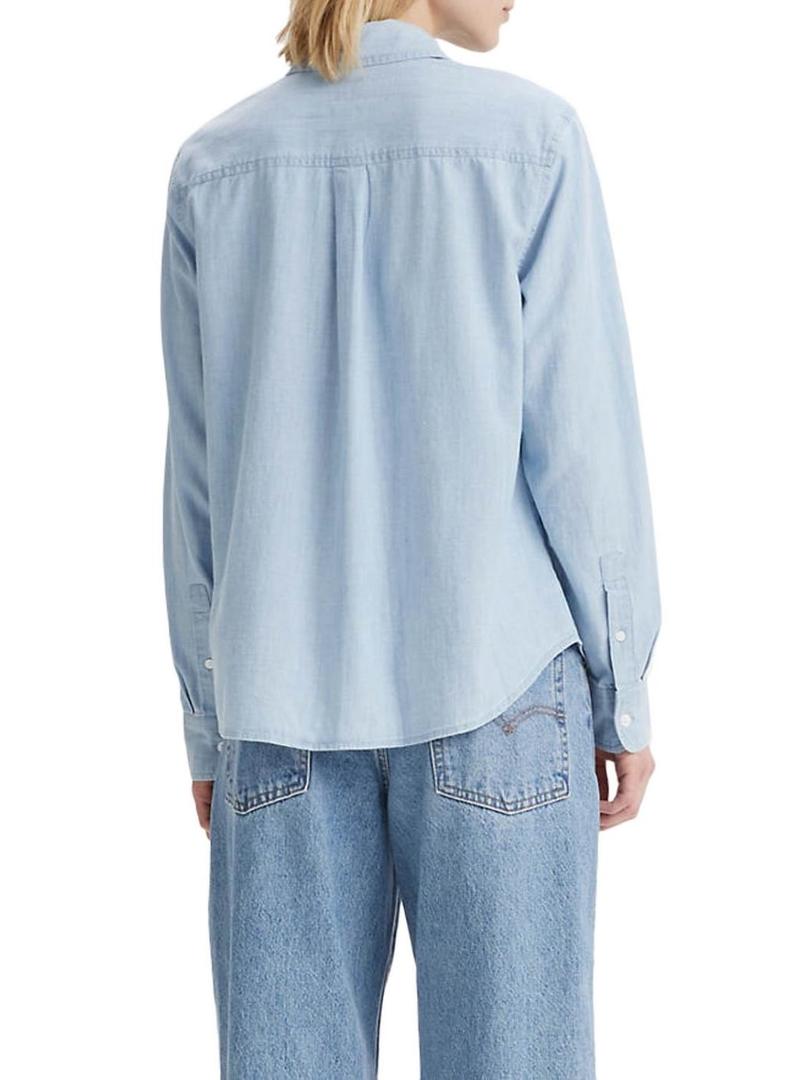 Camisa Levis The Classic denim claro para mulher.