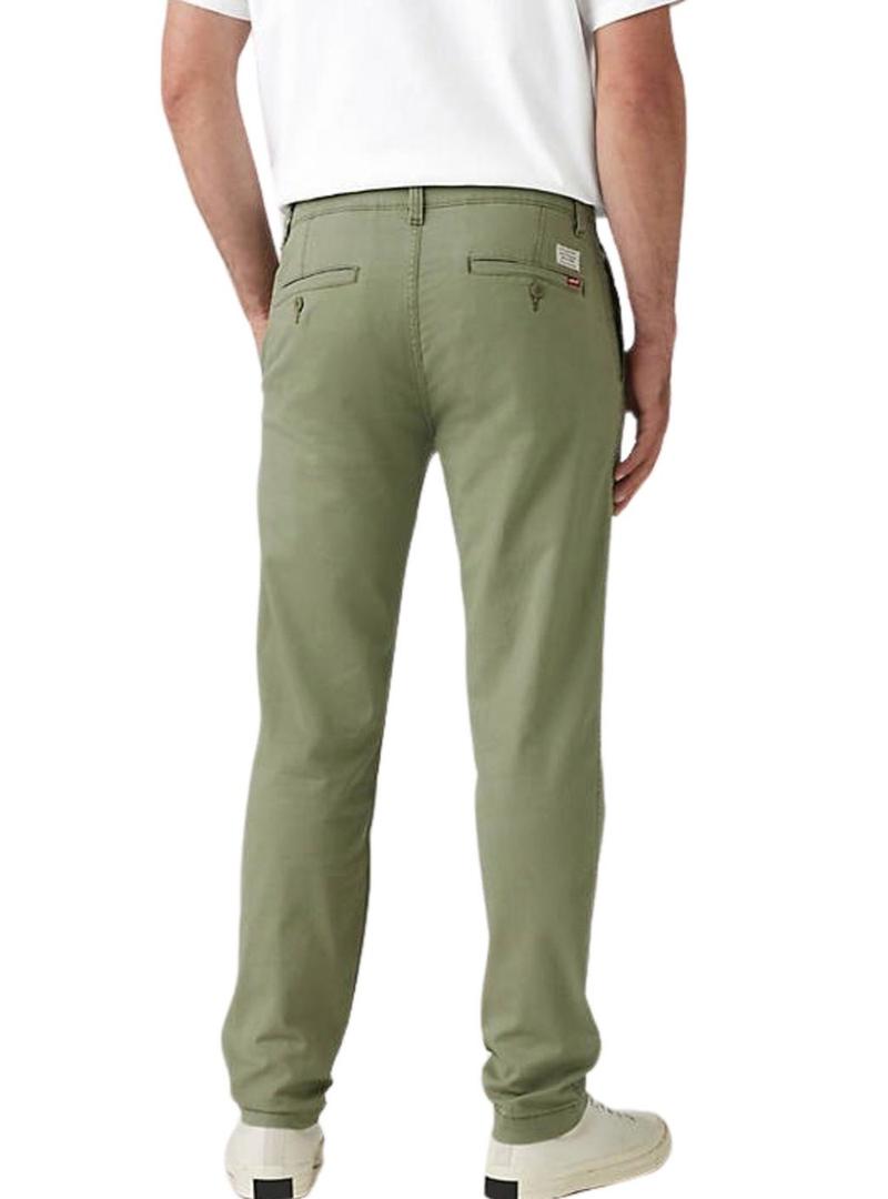 Calça Levis Chino verde para homem.