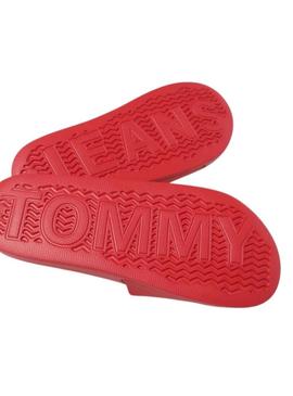 Chinelos Tommy Jeans Pool Slide vermelhos para mulher.