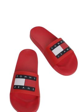 Chinelos Tommy Jeans Pool Slide vermelhos para mulher.