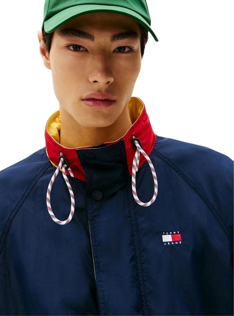  Jaqueta Tommy Jeans Color Block azul marinho para homens.