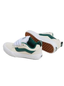 Tênis Vans Knu Skool retro bege e verde.