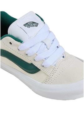 Tênis Vans Knu Skool retro bege e verde.