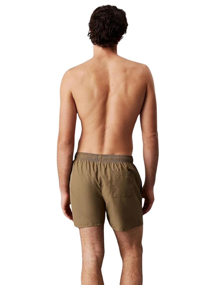 Calção Calvin Klein Monograma verde para homens.