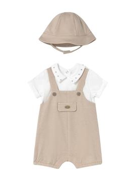 Macacão, colete e chapéu Mayoral bege para bebê.