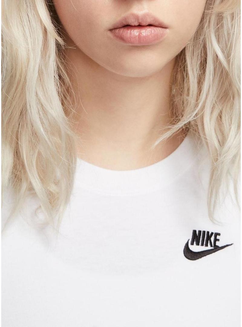 Camiseta Nike Club Essential branca para mulher
