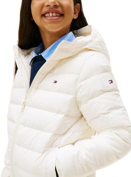 Casaco acolchoado Tommy Hilfiger bege para crianças.