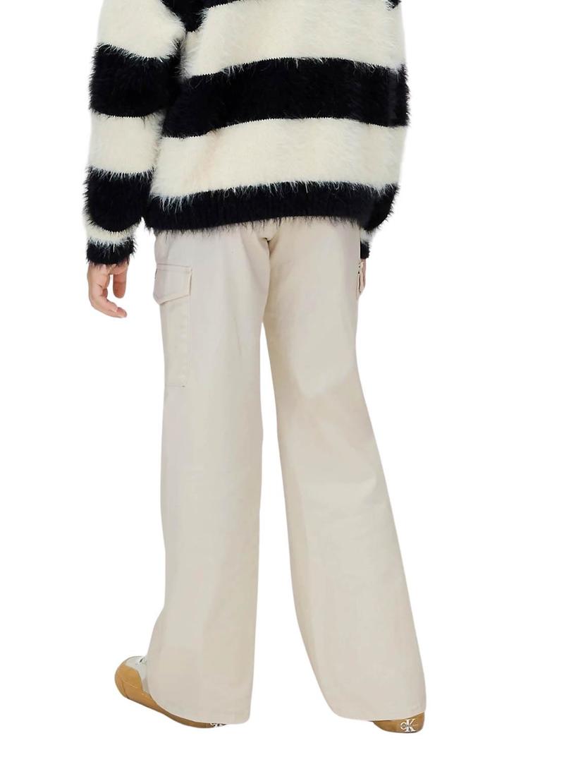 Calças cargo Calvin Klein de menina em tons de bege.