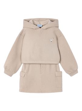 Conjunto Mayoral de moletom e saia cargo bege para menina.