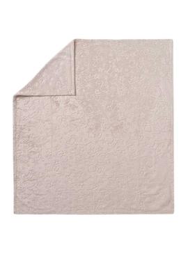 Conjunto Mayoral de cobertor e fralda beige para bebê.