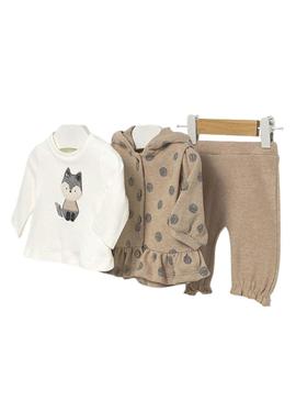 Conjunto de três peças da marca Mayoral em ponto tostado para bebê.