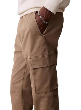 Calças cargo Calvin Klein Jeans tostado para homem.