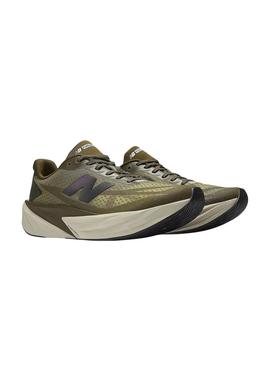 Sapatilhas New Balance Fuelcell Rebel V5 verde para homem.