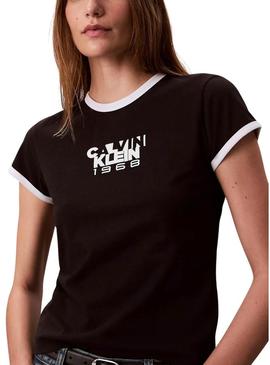Camiseta Calvin Klein 1968 Graphic Baby preta para mulher.