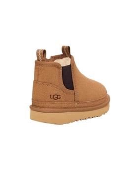 Botas UGG Neumel em camelo para criança.