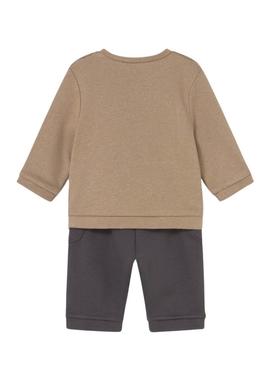 Conjunto de moletom e calça Mayoral marrom para bebê.
