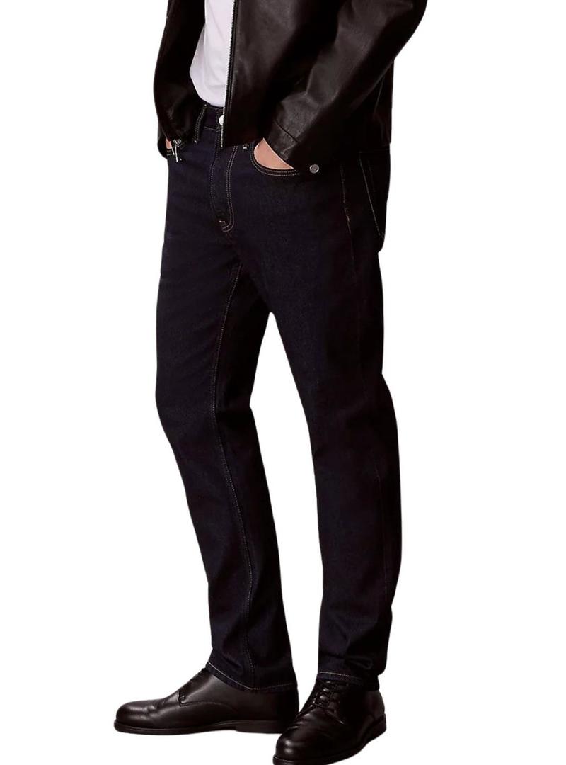 Calça jeans Calvin Klein Jeans seca para homem.