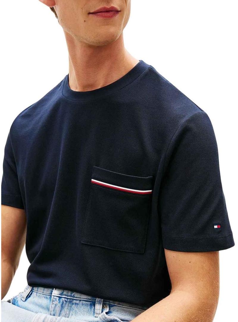 Camiseta com bolso Tommy Hilfiger azul marinho para homem.