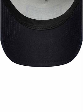 Boné New Era Patch Suede 9FORTY bege e azul marinho para homens e mulheres.